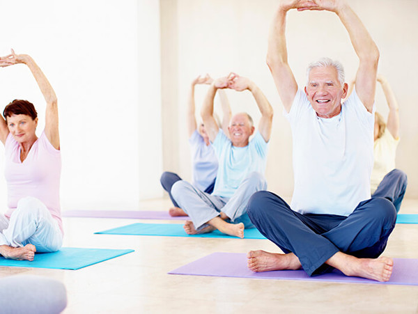 Yoga cho người cao tuổi dẻo dai chữa đau nhức xương khớp