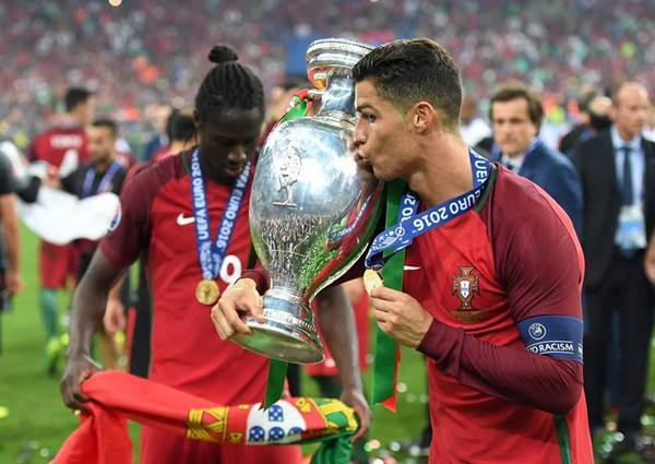 Ronaldo đoạt cúp EURO 2016 cùng Bồ Đào Nha