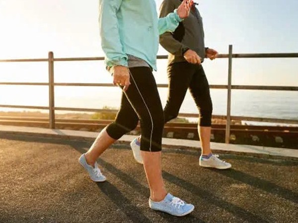 Ngủ mơ thấy đi bộ báo mộng trước là điềm tốt hay xấu