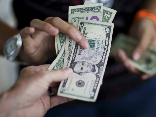 Nằm mơ thấy cho tiền có số gì tài lộc mang ý nghĩa gì