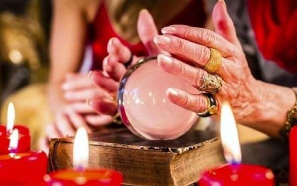 Nằm mơ thấy đi xem bói là điềm gì: Cảnh báo hay may mắn?