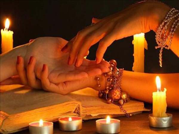 Nằm mơ thấy đi xem bói cùng người quen